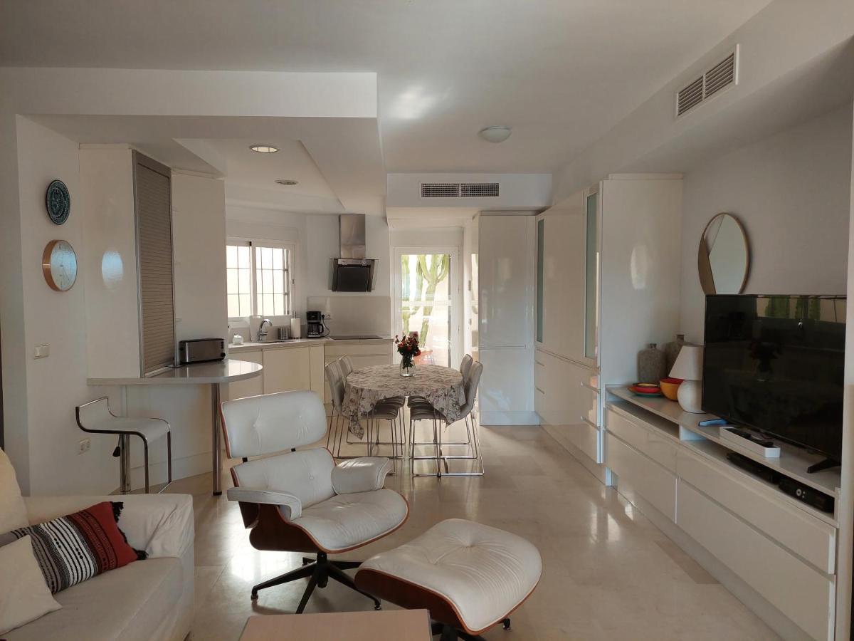 Townhouse With Beautifull Sea View In Costabella Holiday home *